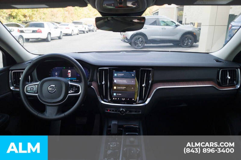 2024 Volvo S60 B5 Plus Dark Theme