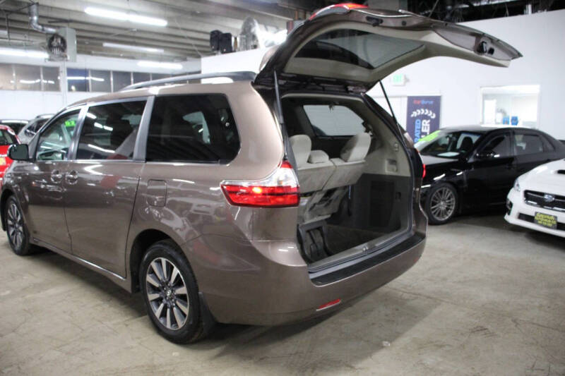 2018 Toyota Sienna LE 7-Passenger