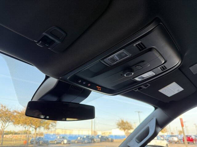 2025 Chevrolet Suburban LT