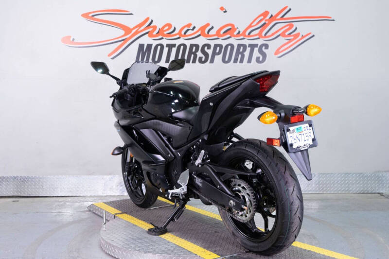 2023 Yamaha YZF-R3 ABS