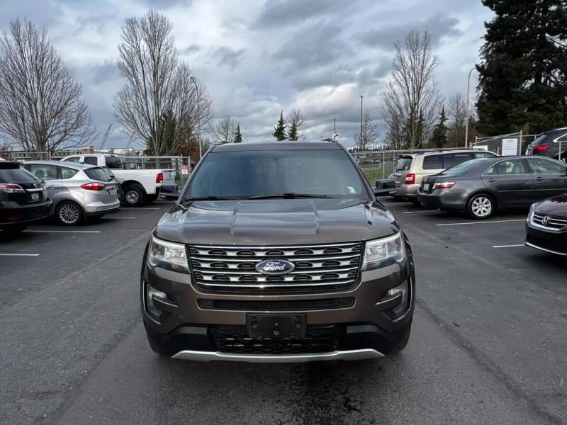 2016 Ford Explorer XLT photo 4