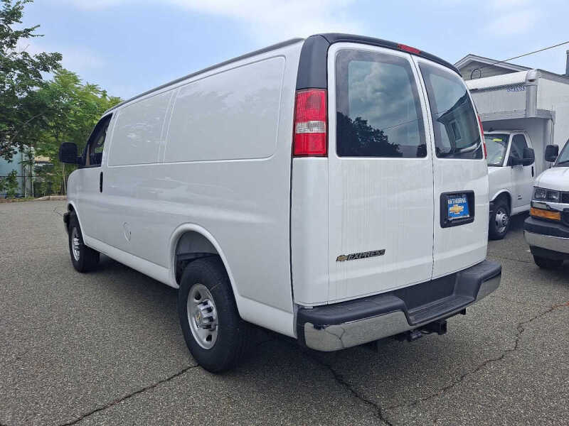 2025 Chevrolet Express 2500