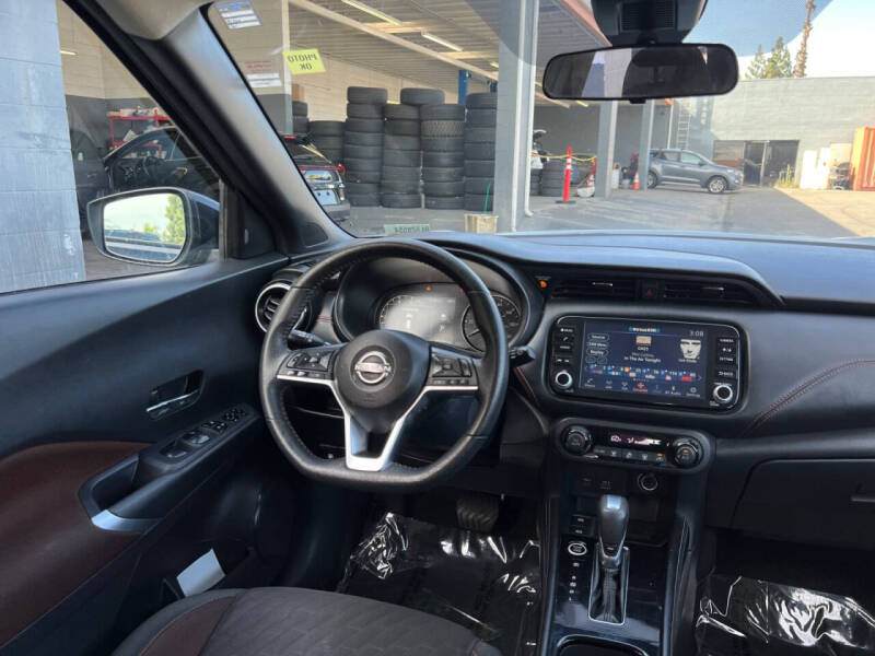 2024 Nissan Kicks SR