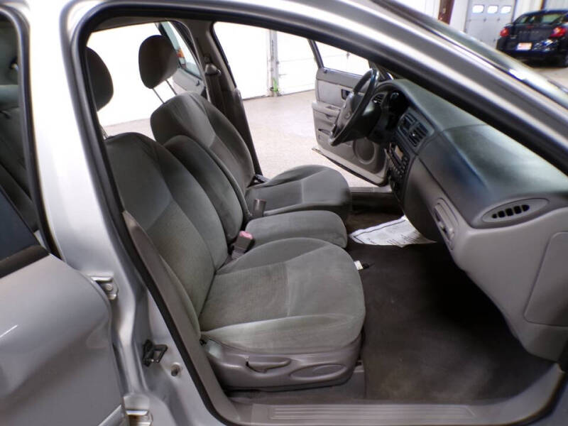 2003 Ford Taurus SE