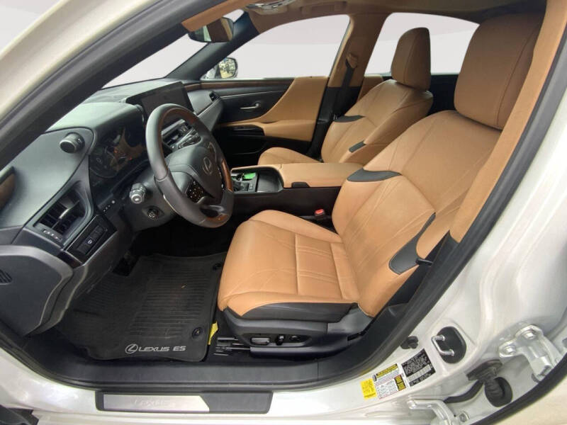 2023 Lexus ES 300h Luxury