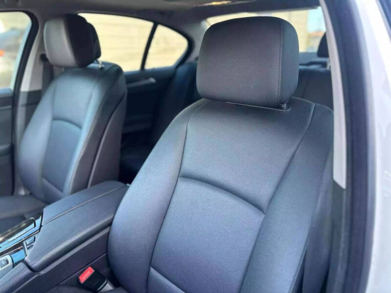 2012 BMW 5 Series 528i