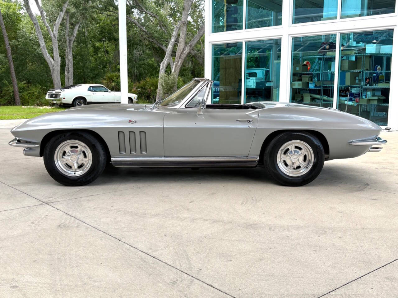 1966 Chevrolet Corvette 10
