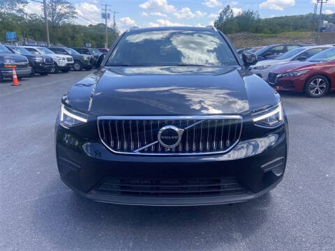 2025 Volvo XC40 B5 Core Bright Theme