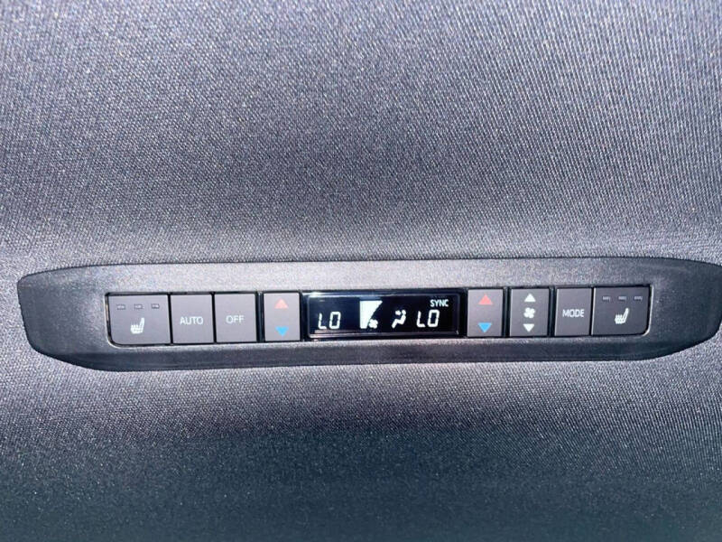 2025 Toyota Sienna Platinum 7-Passenger