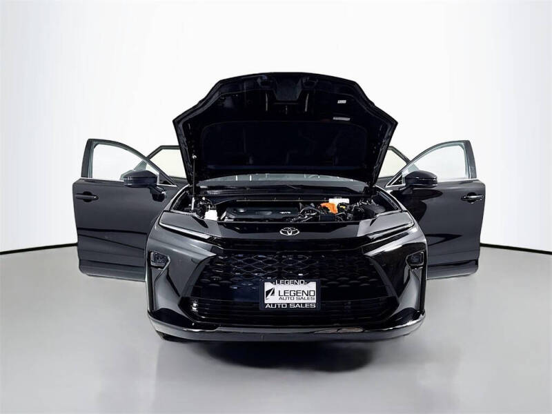 2025 Toyota Crown Signia XLE