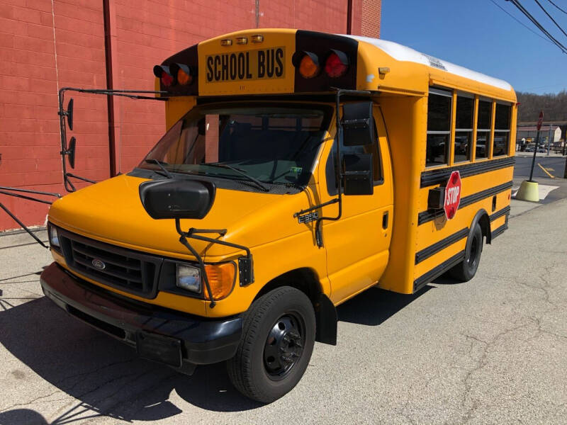 2005 Ford E-Series Chassis for sale at ELIZABETH AUTO SALES in Elizabeth PA