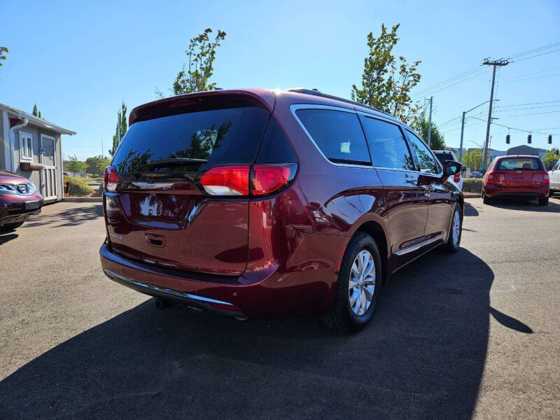 2017 Chrysler Pacifica Touring-L