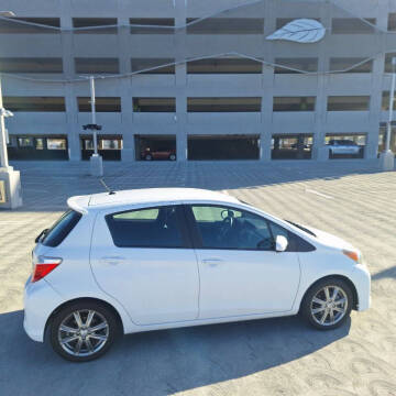 2012 Toyota Yaris 5-Door SE