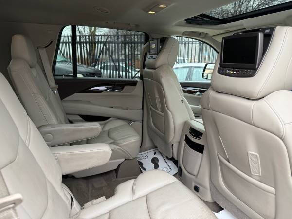 2016 Cadillac Escalade Luxury Collection