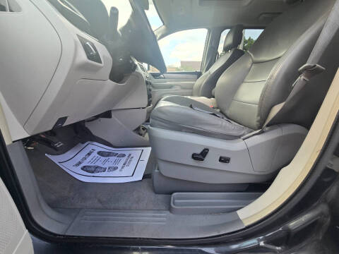 2011 Volkswagen Routan SEL