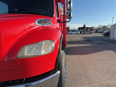 2005 Freightliner M2 106