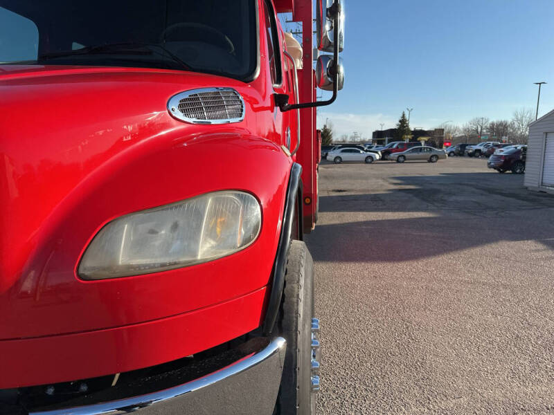 2005 Freightliner M2 106