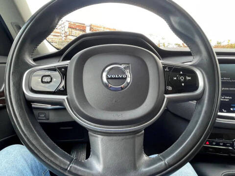 2019 Volvo XC90 T6 Momentum