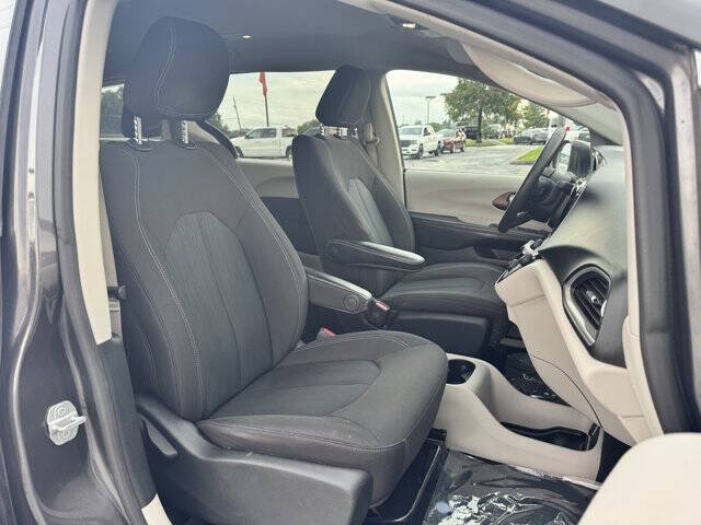 2020 Chrysler Voyager LX