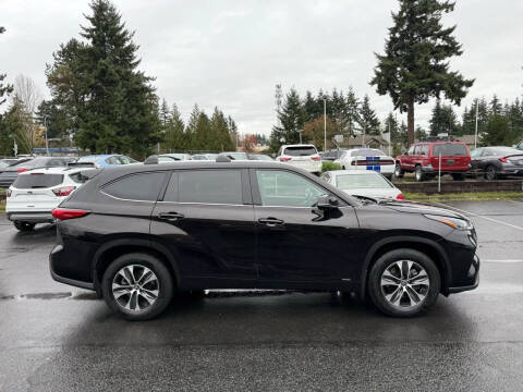 2022 Toyota Highlander Hybrid XLE