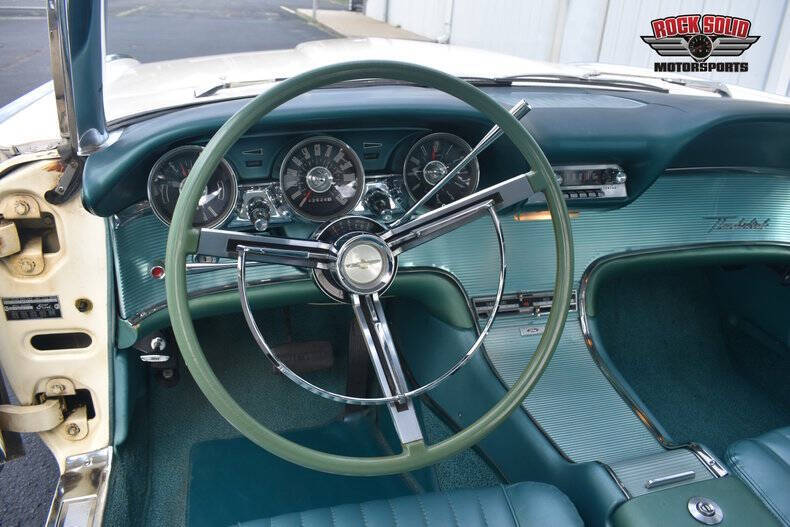 1962 Ford Thunderbird