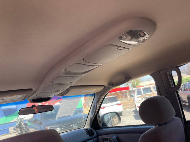 2003 Toyota Sequoia SR5