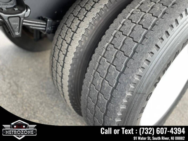 2011 Freightliner M2 106