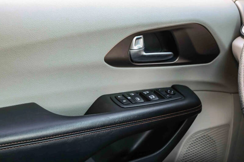 2019 Chrysler Pacifica L