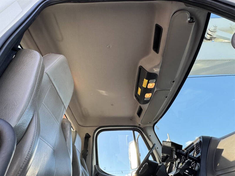 2015 Freightliner M2 106