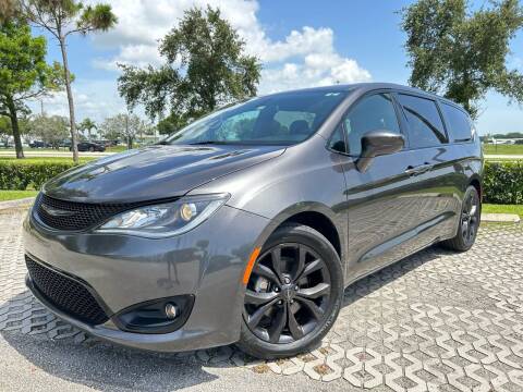 2018 Chrysler Pacifica for sale at Vogue Auto Sales in Pompano Beach FL