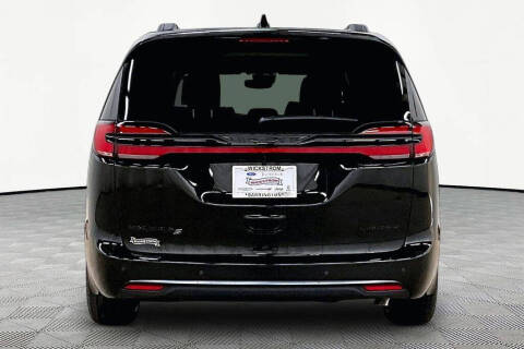 2027 Chrysler Pacifica Limited