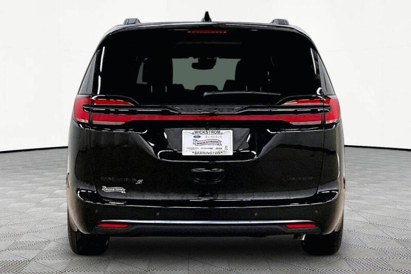 2027 Chrysler Pacifica Limited