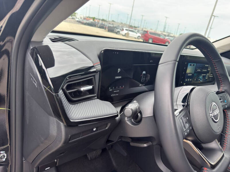 2025 Nissan Kicks SR