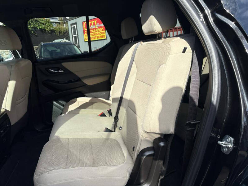 2022 Chevrolet Traverse LS