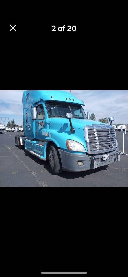 2013 Freightliner Cascadia for sale at Paradise Motors Inc in Sweet Home, OR