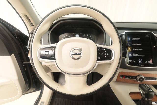 2022 Volvo XC90 T5 Momentum