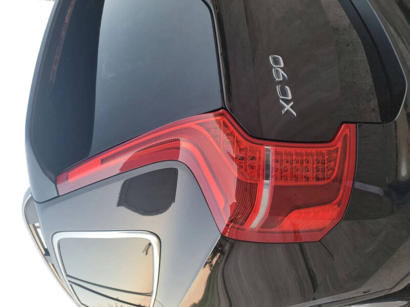 2016 Volvo XC90 T6 Momentum