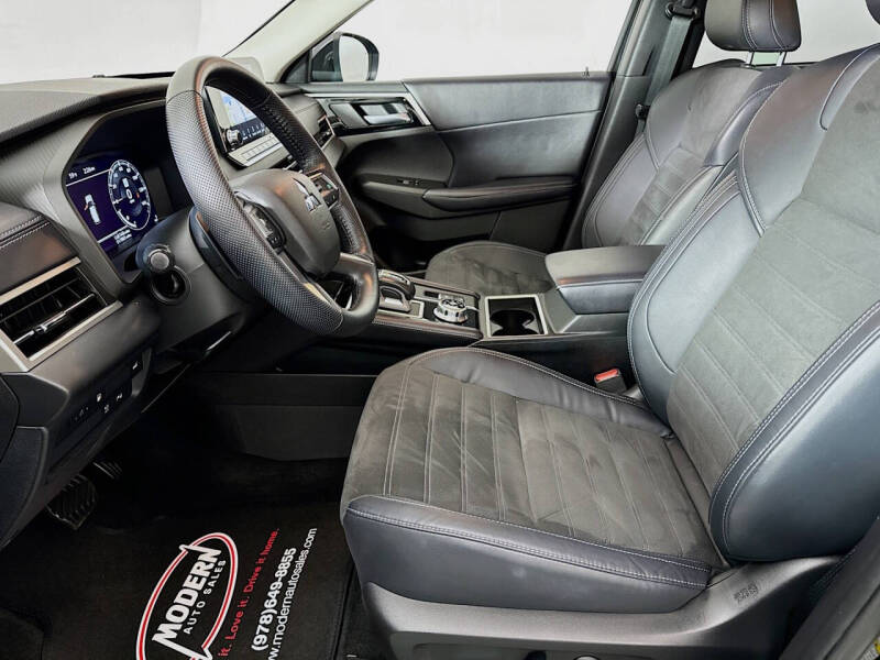 2023 Mitsubishi Outlander PHEV SE