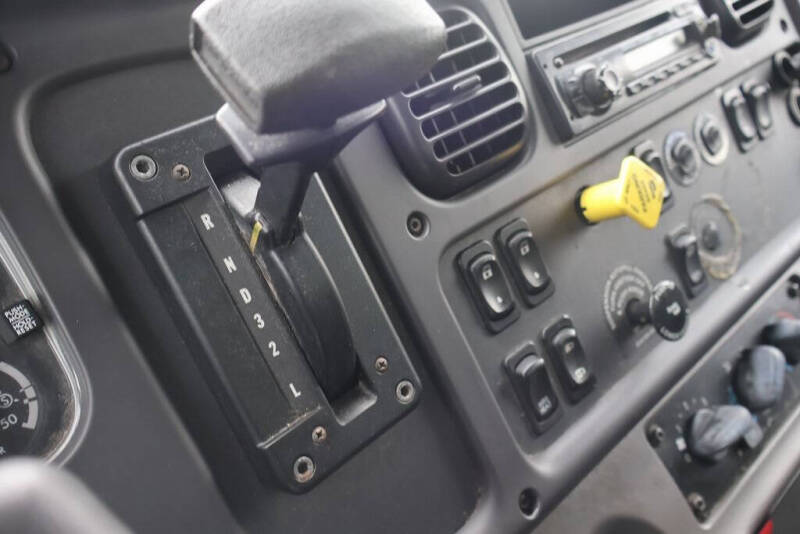 2016 Freightliner M2 106