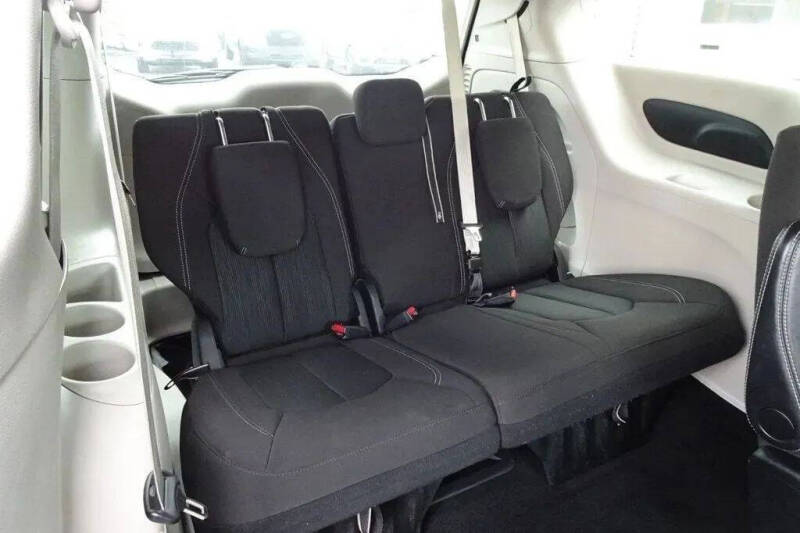 2024 Chrysler Voyager LX