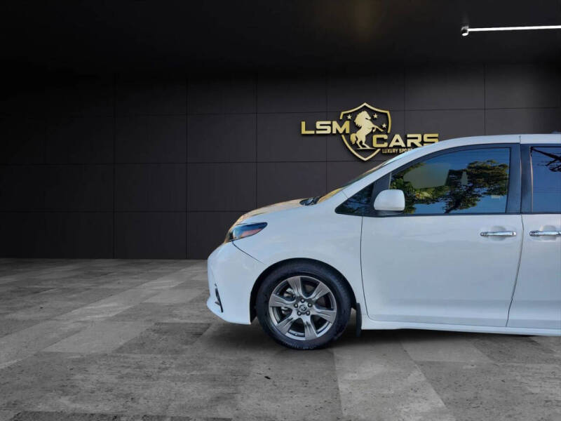 2020 Toyota Sienna SE Premium 8-Passenger