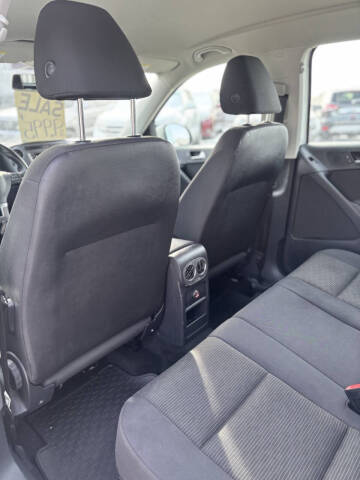 2017 Volkswagen Tiguan 2.0T Limited S 4Motion