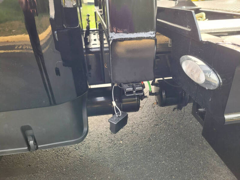 2025 Freightliner M2 106