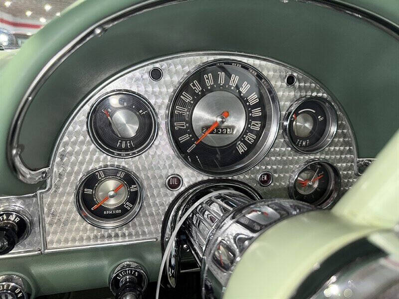 1957 Ford Thunderbird 26