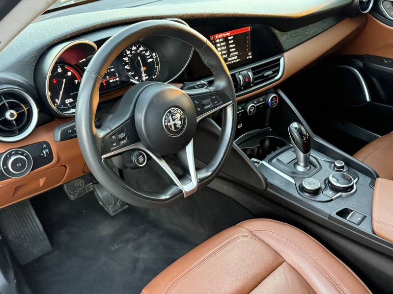 2019 Alfa Romeo Giulia Sport