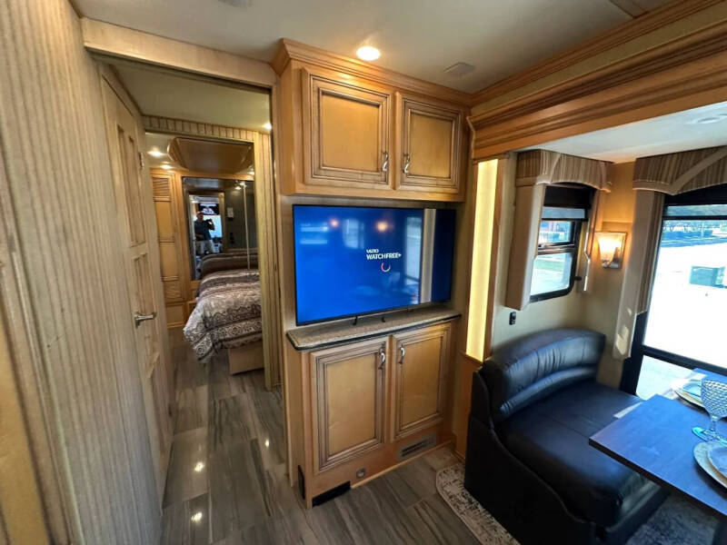 2014 Freightliner XCR Chassis