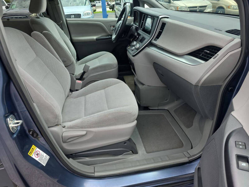 2015 Toyota Sienna LE 8-Passenger