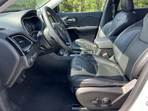 2023 Jeep Cherokee Altitude Lux