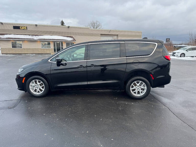 2025 Chrysler Pacifica Select