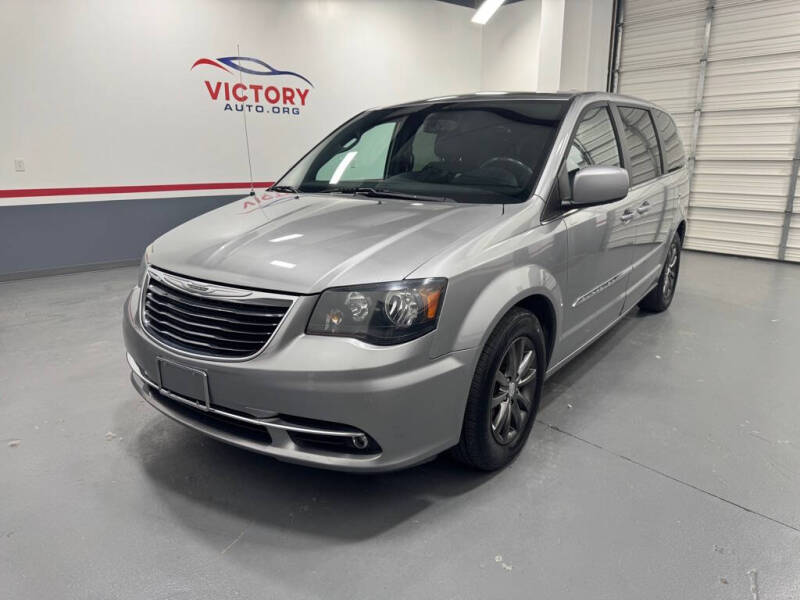 2016 Chrysler Town and Country S